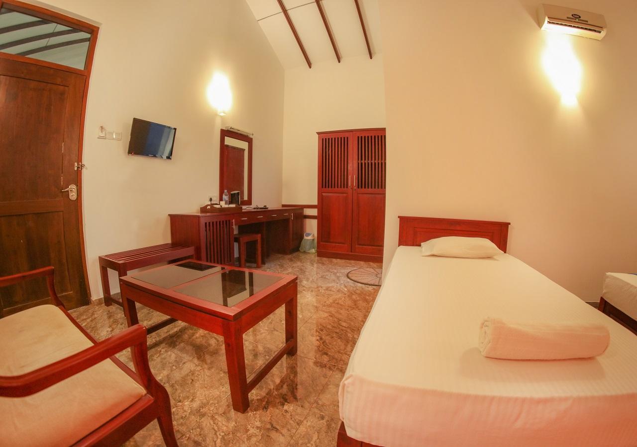 White Rose Beach Resort Marawila Buitenkant foto