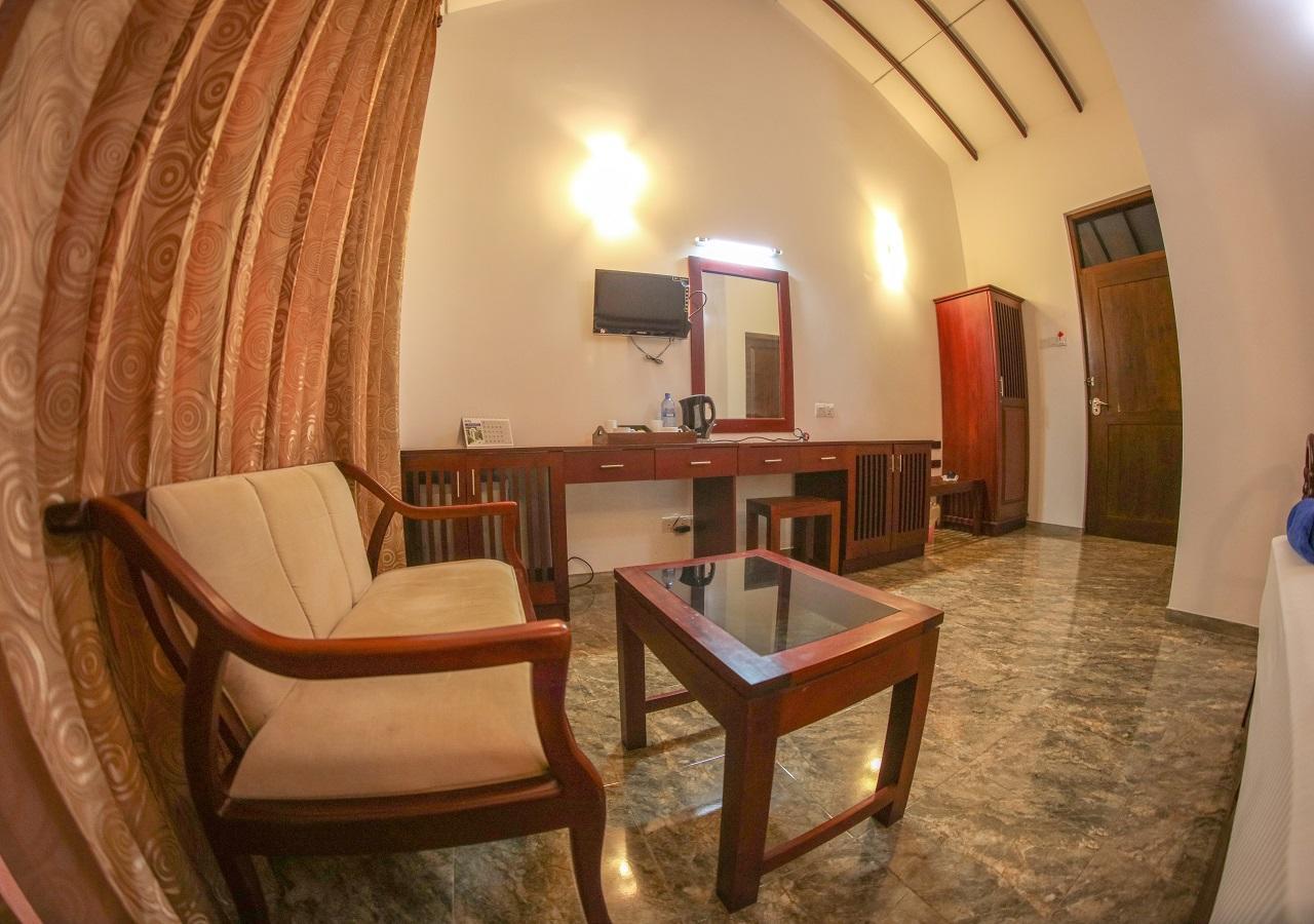 White Rose Beach Resort Marawila Buitenkant foto