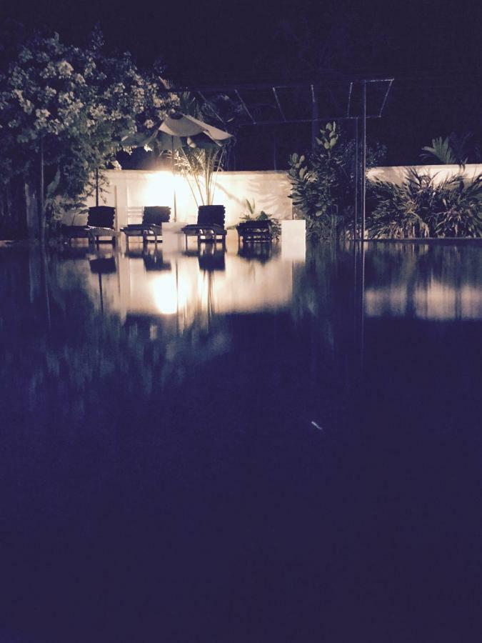 White Rose Beach Resort Marawila Buitenkant foto